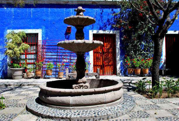 arquitetura colonial típica - santa catalina monastery - fotografias e filmes do acervo