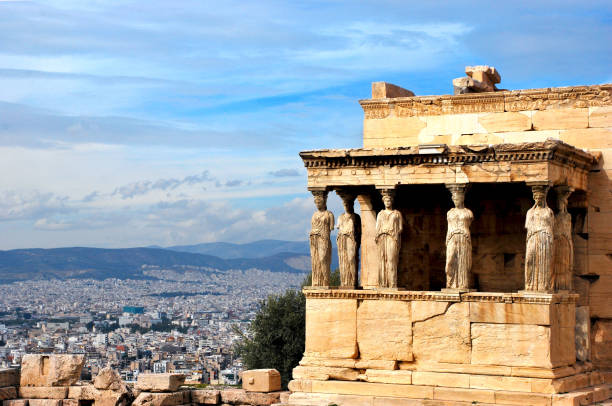 templo en la acrópolis - roman agora fotografías e imágenes de stock