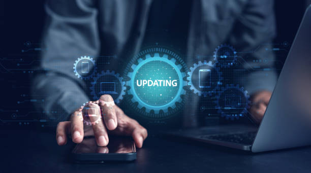Update software system in computer. Man using smartphone upgrade program, Business technology internet loading virtual bar with installing the update for the quality better. actualizar el sistema de software en la computadora. hombre que usa el programa de actualización de teléfonos inteligentes, tecnología empresarial de internet cargando barra virtual con la instalación de la actualización para mejorar la calidad.