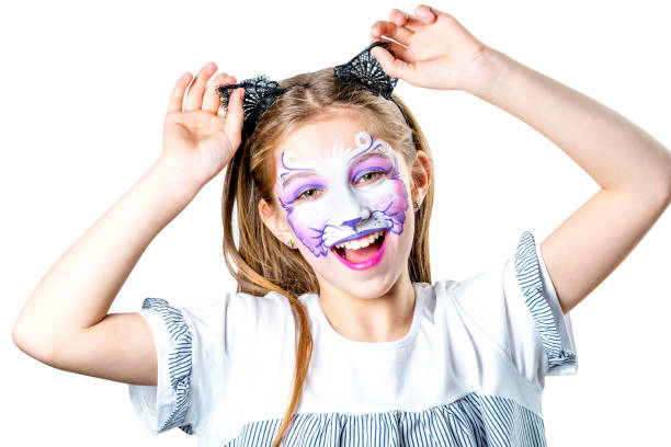 портрет девочки-подростка с росписью кошачьего лица - face paint child paint rabbit стоковые фото и изображения