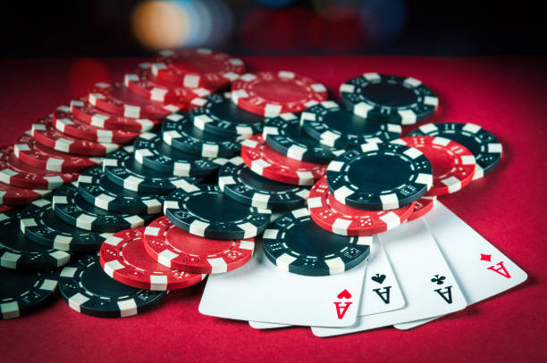 What is the difference between Omaha and Texas Hold’em?