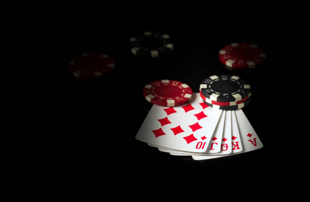 What is the typical size of the pots in Omaha Poker?