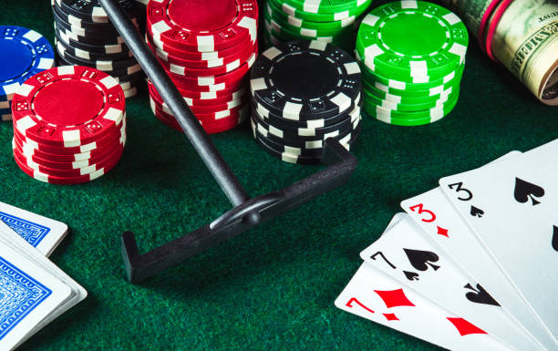What is the playing order in Omaha Poker?