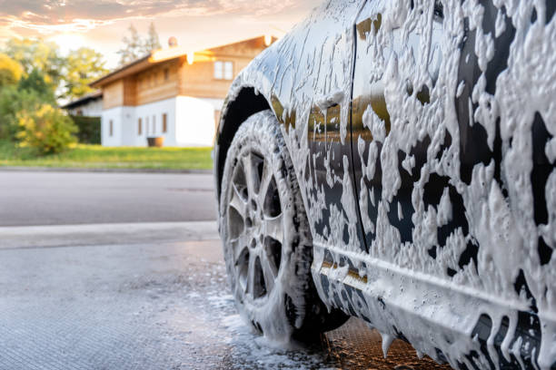 istock Car in active foam at a self-service car wash. 1463076179