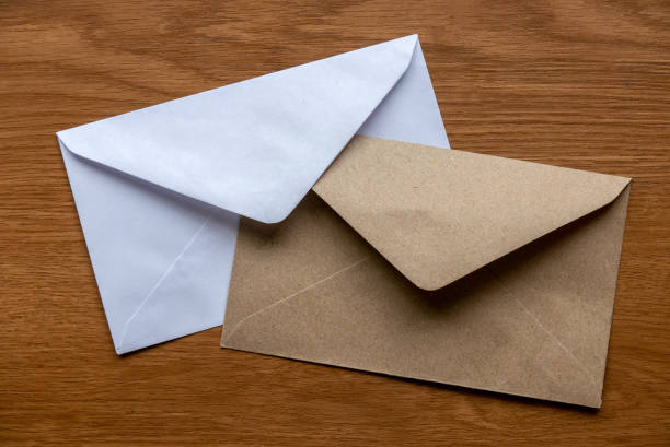 istock Brown and white envelope on a wooden background. 1463078985
