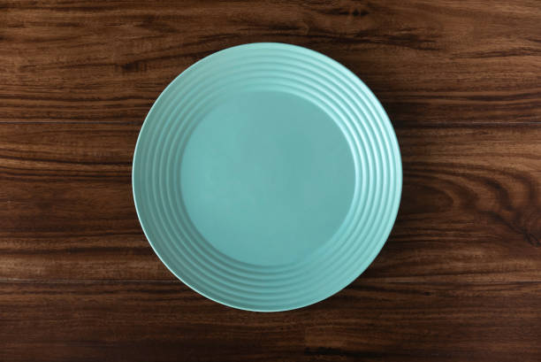 istock Top view of empty green plate on a wooden background. Flat lay, copy space. 1463080016
