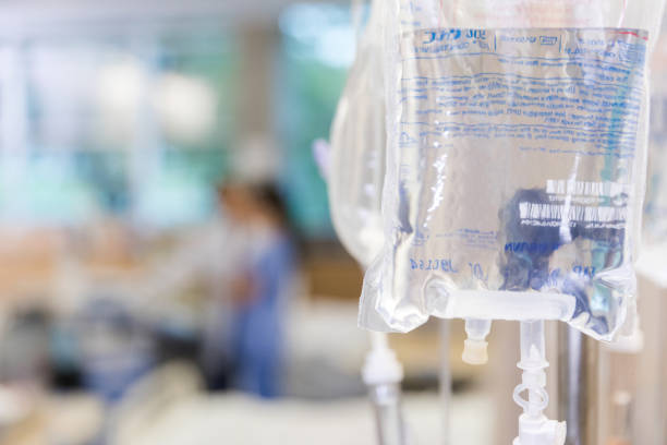 close up photo of iv bag with liquids - iv drip chemotherapy drug bag intensive care unit imagens e fotografias de stock