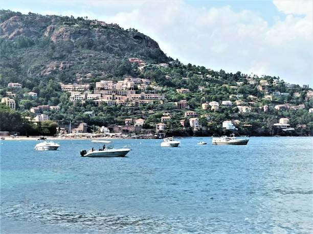 istock Seaside and houses 1463112578
