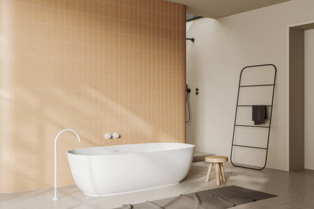 istock Stylish bathroom interior with bathtub and towel rail ladder. Empty wall 1463118923