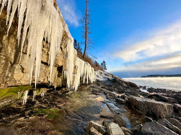 rockland maine, nova inglaterra winter coastline - maine lighthouse winter ice - fotografias e filmes do acervo