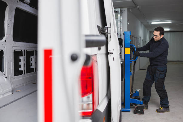 istock Man picking up boxes in to his cargo van. 1463125013