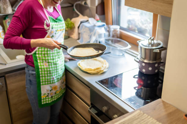 istock Woman making pancakes 1463133757