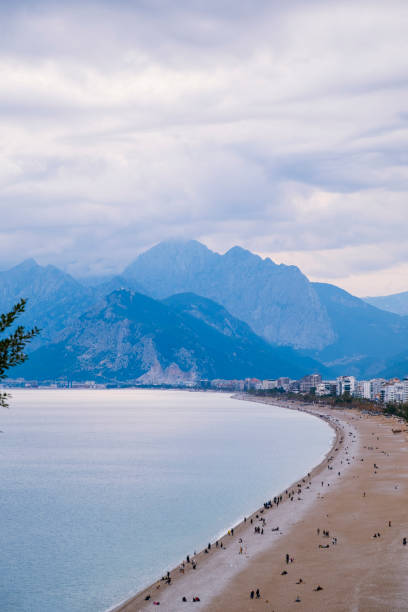 istock People spending time at the beach on a winter weekend 1463142304
