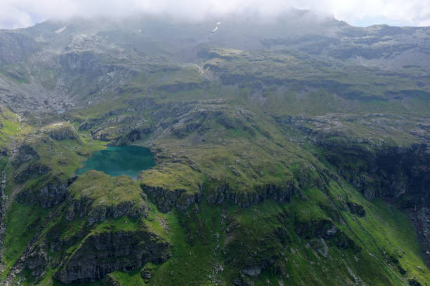 istock Beautiful mountain lake 1463187652