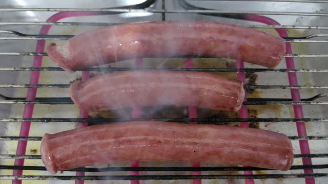 Preparing sausage on the electric grill