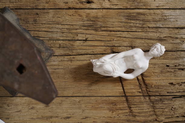Broken statue of woman