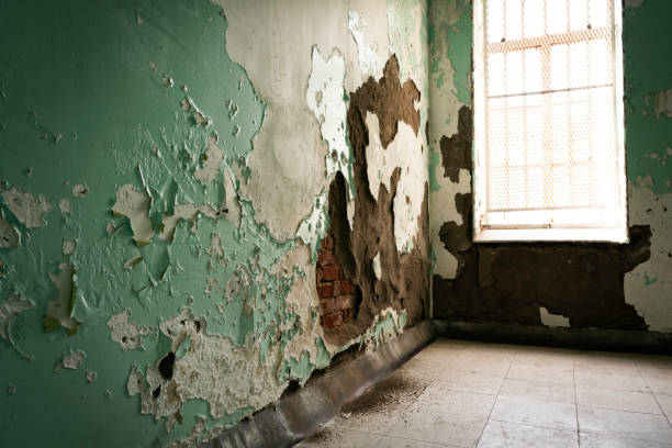 istock Creepy decay in an old bedroom 1463210285