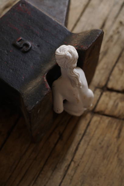 Broken statue of woman