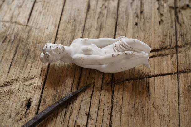 Broken statue of woman