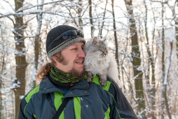 istock Bearded man with cute cat on the shoulder 1463348056