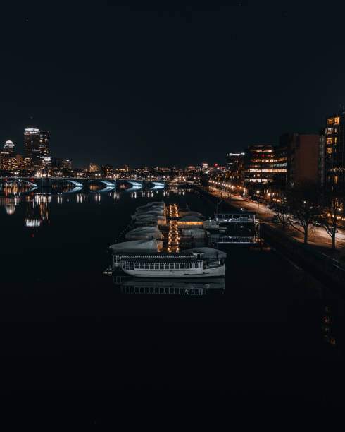 istock Mesmerizing view of a beautiful cityscape at night 1463374075