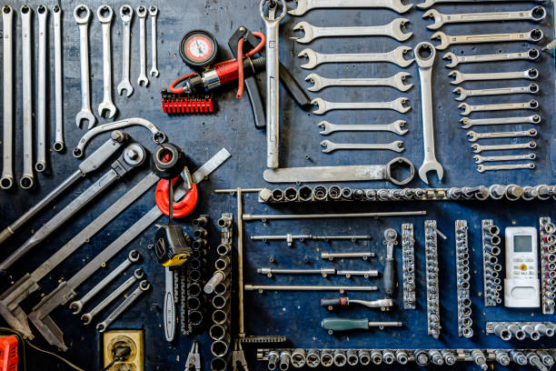 vari strumenti all'interno del servizio automatico. - toolbox hand tool work tool construction foto e immagini stock