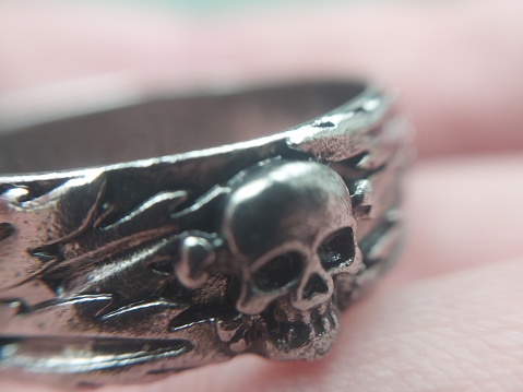 Men's metal ring with a the skull