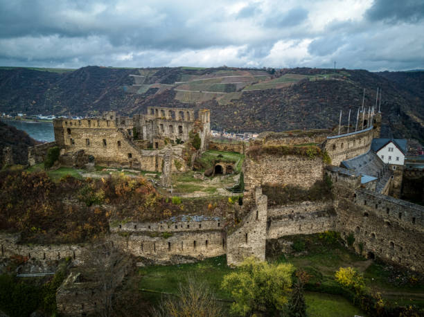 Where: Germany, Rhineland, Rheinfels Castle high above the Rhine\nWhen: Winter 2021\nWhat: Atmospheric view of Rheinfels Castle on the Rhine\nWho: Old castle on the Middle Rhine\nWhy: Historical castle with a lot of history