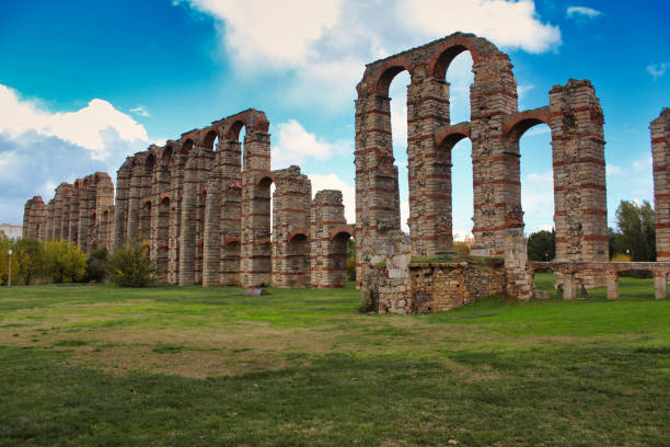 istock Aqueduct roman of miracles 1463385061