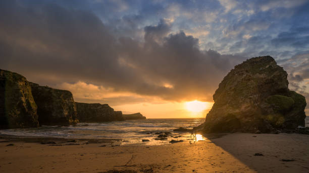 istock Mesmerizing view of a beautiful seascape at scenic sunset 1463387159