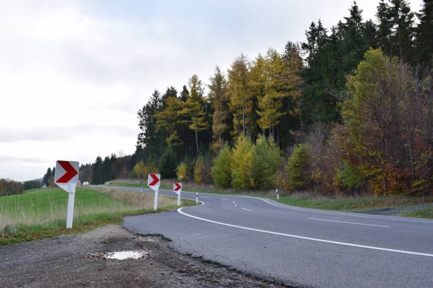 istock Hohe Acht road in autumn 1463394310
