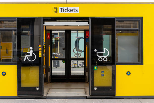 primo piano del tram con la porta aperta - door tickets foto e immagini stock