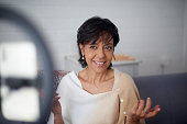 social-media-influencer-oder-alte-frau-s
