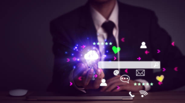 Businessman touching laptop with open e-mail, receiving business e-mail news alerts Advertising by sending and customer messaging. online digital technology direct selling business, reminder.. hombre de negocios tocando computadora portátil con correo electrónico abierto, recibiendo alertas de noticias por correo electrónico comercial publicidad mediante envío y mensajería de clientes. negocio de venta directa de tecnología digital en lín