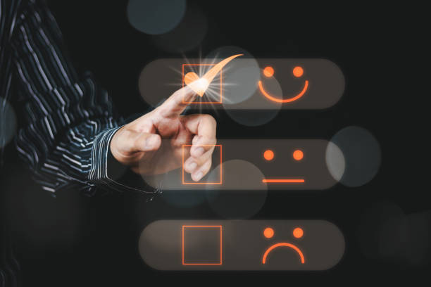 Customer service and Satisfaction concept Men's hands doing online assessments in the satisfaction rating the popular service company allows customers in order to improve and develop the organization concepto de servicio al cliente y satisfacción manos de hombre haciendo evaluaciones en línea en la calificación de satisfacción que la popular empresa de servicios permite a los clientes con el fin de mejorar y desarrollar la organización