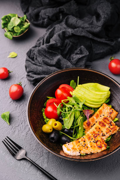 istock Grilled chicken meat and fresh vegetable salad 1463457769
