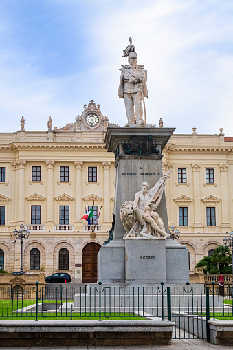 Monument to Vittorio Emanuele II by Giuseppe Sartorio, inaugurated on April 19, 1899; in background the 19th-century building of the Palace of the Province