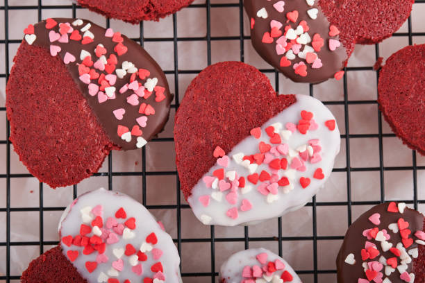 valentines day. red velvet or brownie cookies on heart shaped in chocolate icing on a pink romantic background. dessert idea for valentines day, mothers or womens day. tasty homemade dessert cake - valentine candy imagens e fotografias de stock