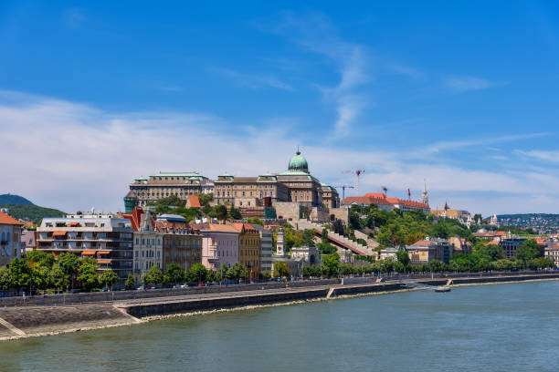 deli rondella, mittelalterliche befestigungsanlagen der budaer burg (königsburg) auf dem burgberg. budapester königspalast. - nobility royal palace of buda budapest palace stock-fotos und bilder