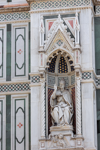 Duomo di FIRENZE, architectural details statues