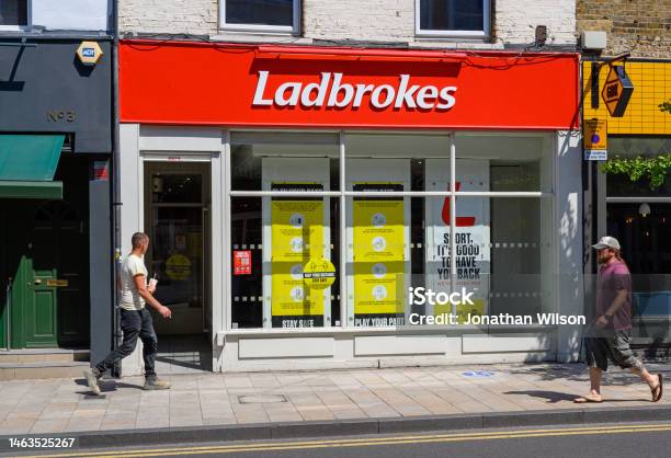 Negozio Di Scommesse Ladbrokes A Bromley Kent Regno Unito - Fotografie stock e altre immagini di Sala corse