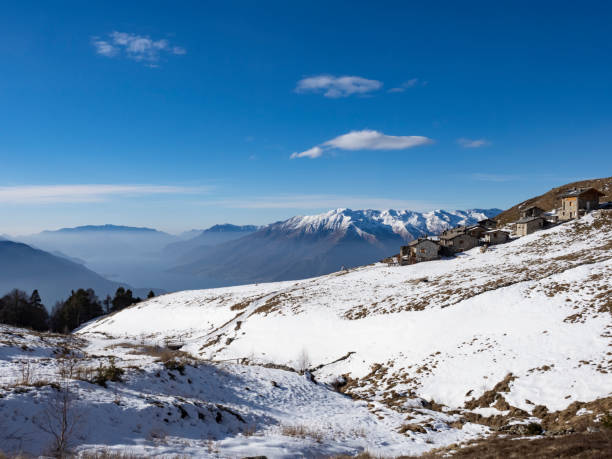 istock Landscape of Lake Como from mount Berlinghera 1463558396