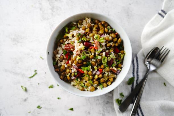 homemade lentil brown rice salad - lentil imagens e fotografias de stock