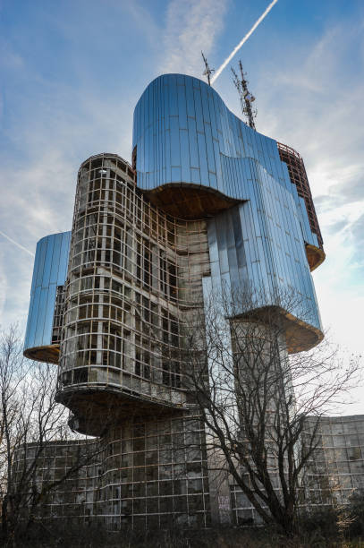 monumento al levantamiento del pueblo de kordun y banija contra el facismo. montaña petrova gora, croacia - facismo fotografías e imágenes de stock