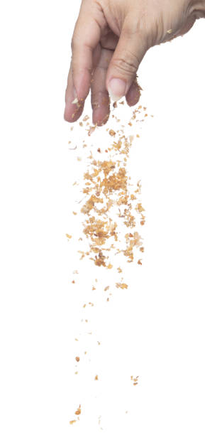 Fried Garlic pour fall down from hand to top of food, golden yellow fried garlic float abstract fly. Beautiful fried garlic splash stop in air, food object design. White background isolated high speed el ajo frito se vierte caer de la mano a la parte superior de la comida, el ajo frito amarillo dorado flota mosca abstracta. hermosa salpicadura de ajo frito parada en el aire, diseño de objetos de comida. fondo blanco aislado de alta velocidad