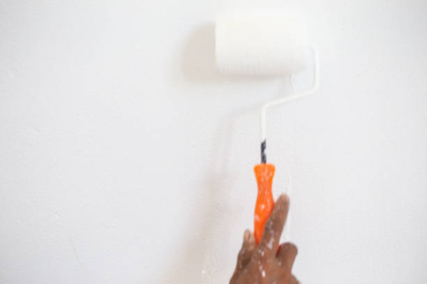 istock Man hand paint white color interior new house 1463601664
