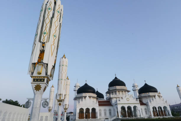 istock Sunrise at the Baiturahhman Grand Mosque 1463650821