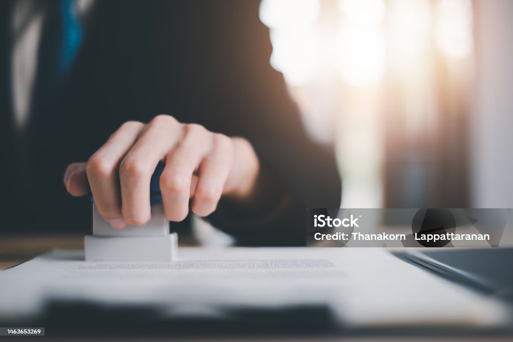 사업 계약 체결 계약 문서의 승인 및 확인 보증서 승인 도장 사업주가 비즈니스 문서 및 계약의 확인 및 관리 경영자에 대한 스톡 ...