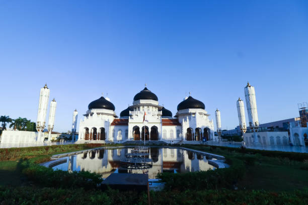 istock Sunrise at the Baiturahhman Grand Mosque 1463655266
