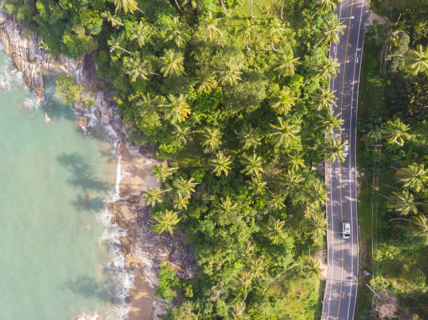 estrada e mar na vista aérea da ilha tropical - nakhon si thammarat - fotografias e filmes do acervo